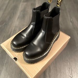 2976 Smooth Polished Platform Chelsea boots by DrMarten